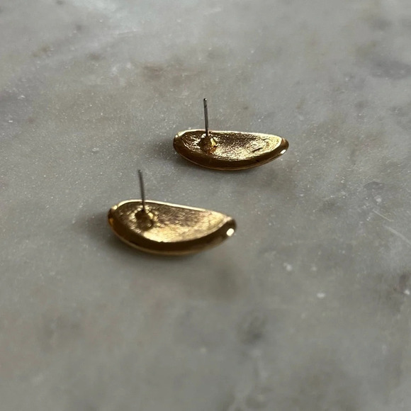 Vintage Earrings Gold Tone Black & Cream Enamel Studs - Picture 5 of 7